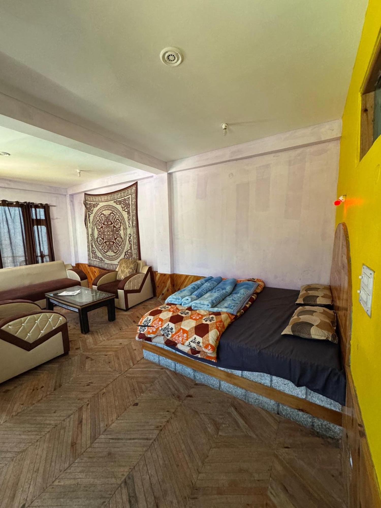 Hotel 19 Tosh ภายนอก รูปภาพ