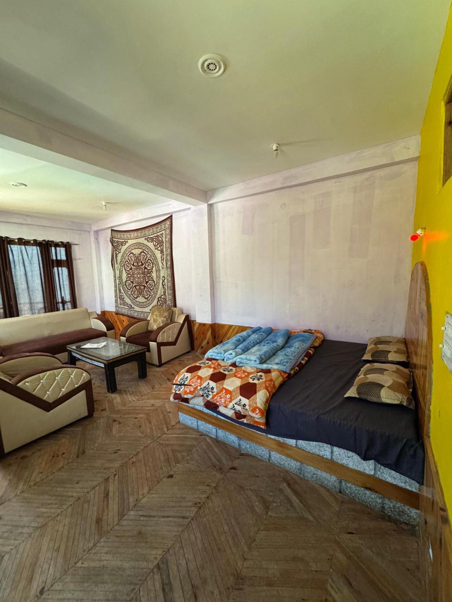 Hotel 19 Tosh ภายนอก รูปภาพ