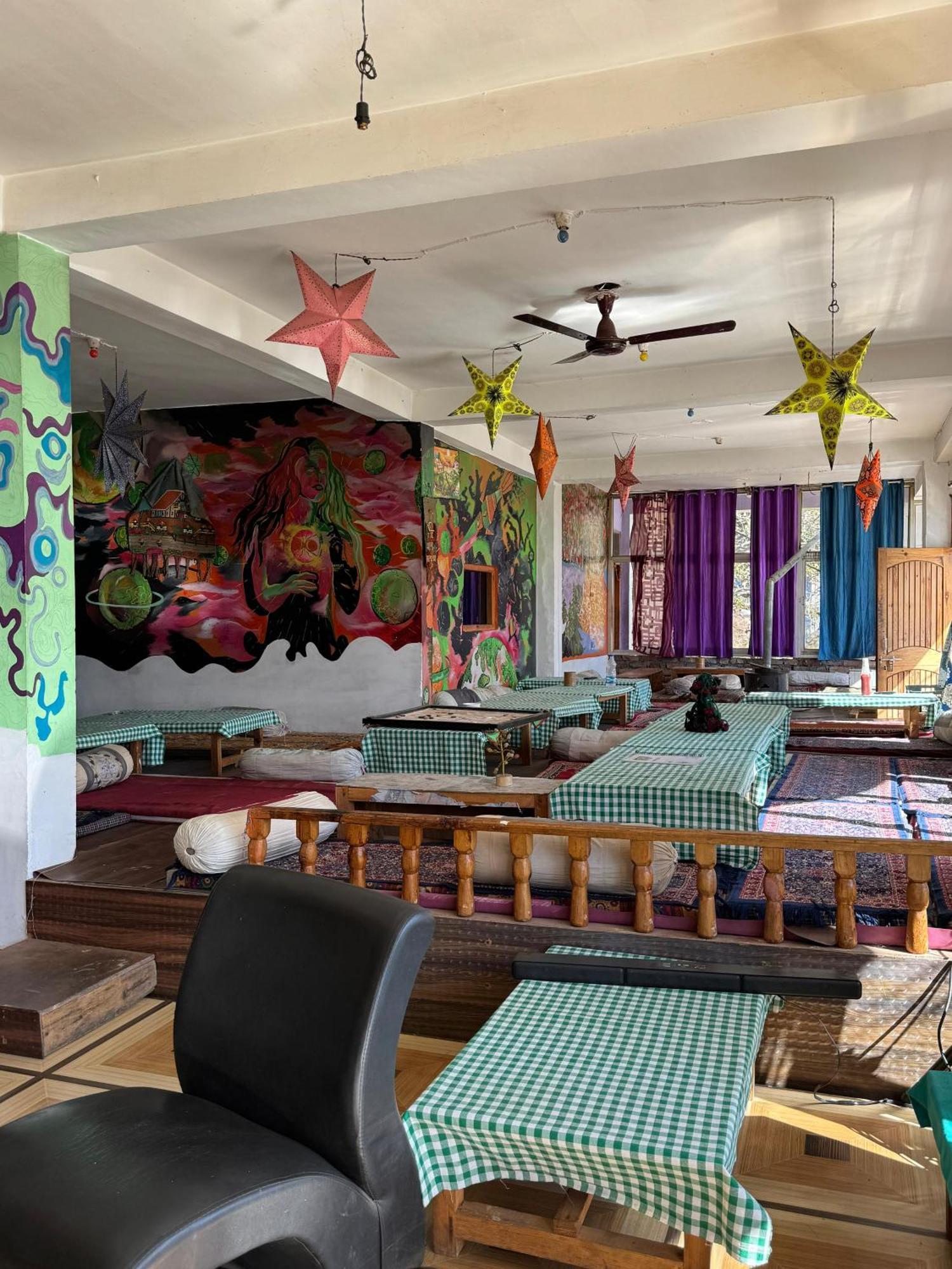 Hotel 19 Tosh ภายนอก รูปภาพ
