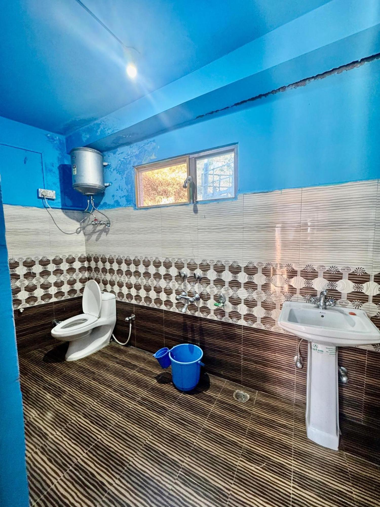 Hotel 19 Tosh ภายนอก รูปภาพ