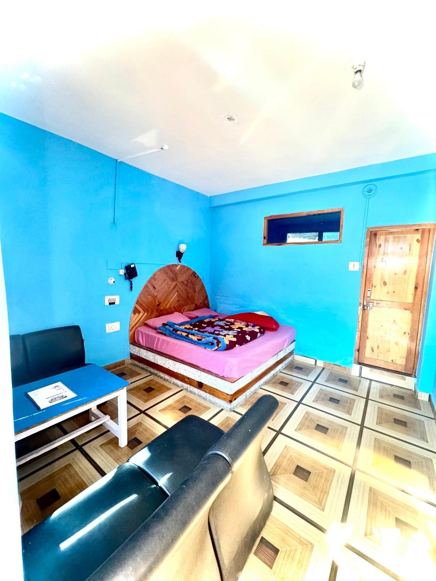 Hotel 19 Tosh ภายนอก รูปภาพ