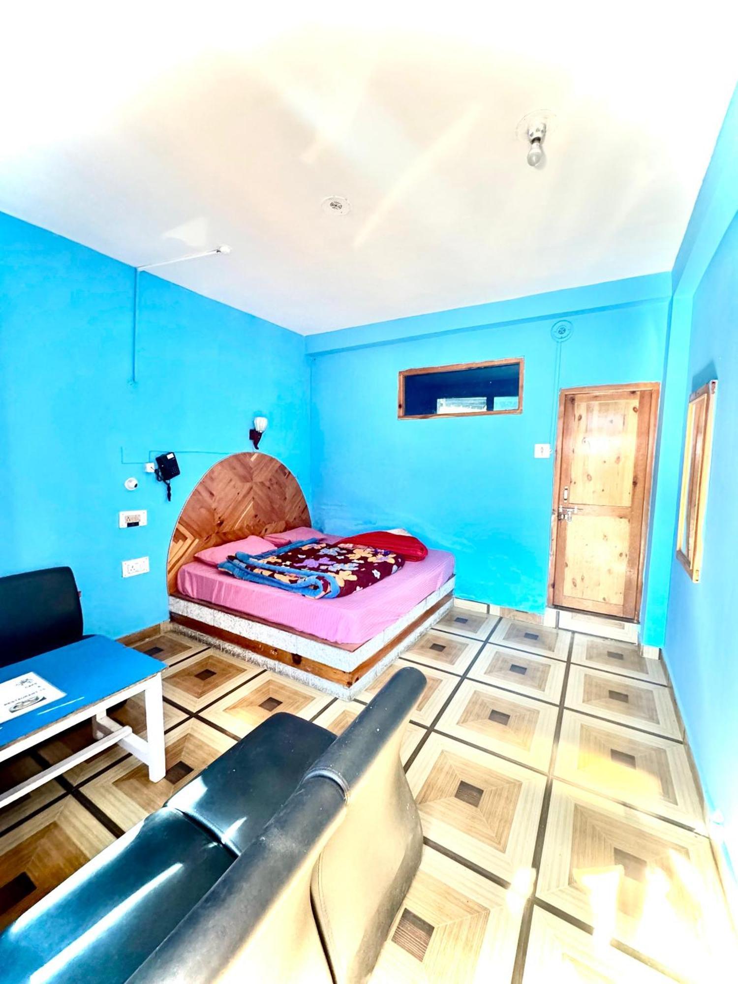 Hotel 19 Tosh ภายนอก รูปภาพ