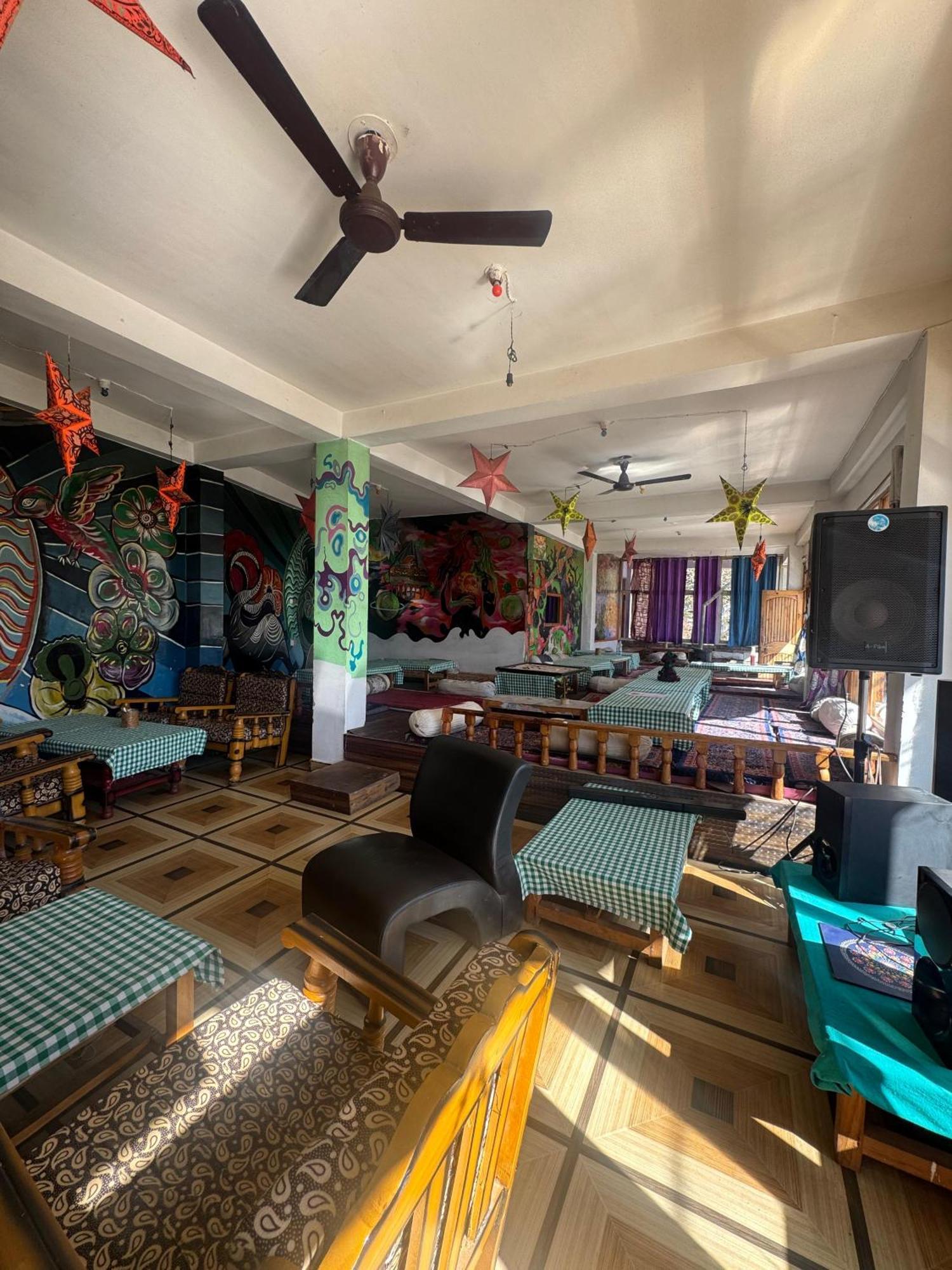 Hotel 19 Tosh ภายนอก รูปภาพ